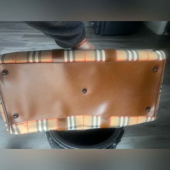 Burberry duffle traveling bag - Picture 17 of 17